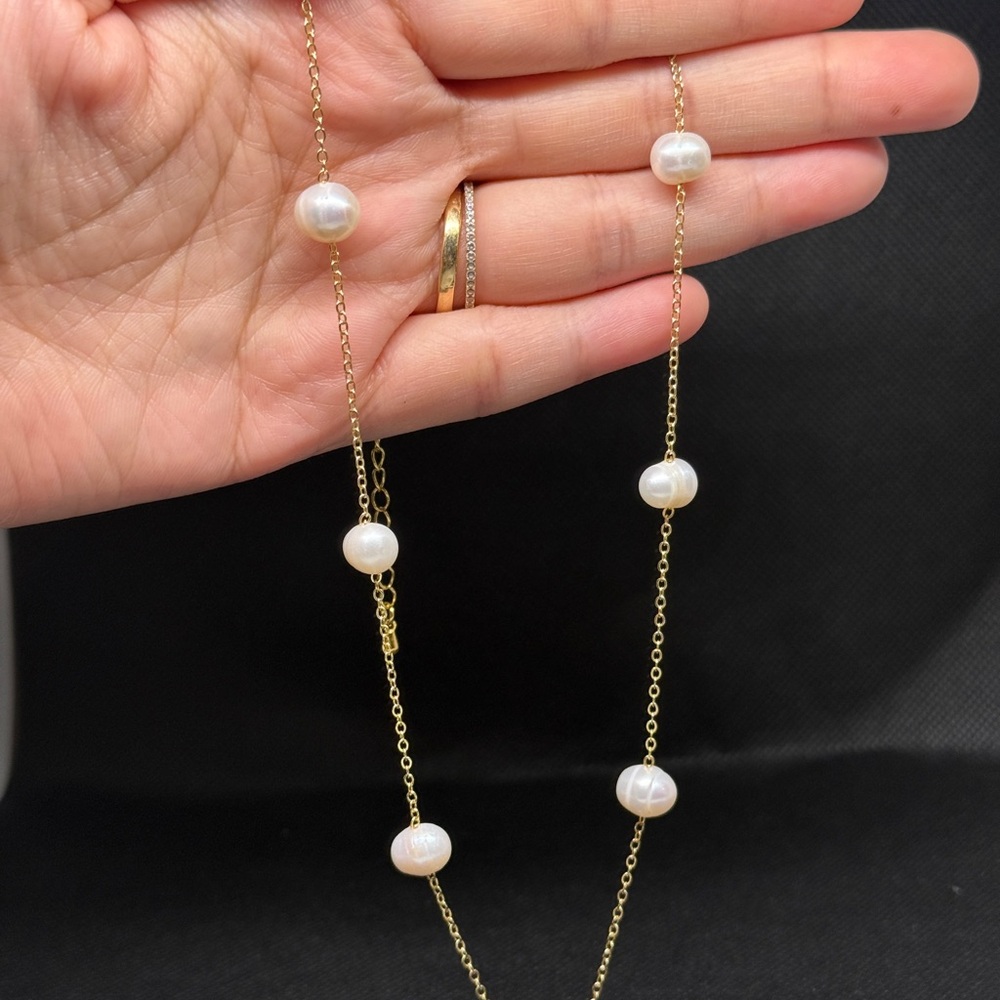Elegant Gold and Pearl Necklace